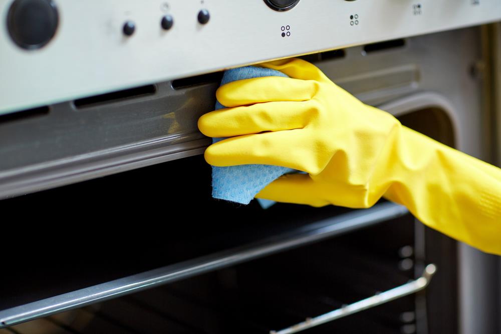 Cleaning dirty oven in Rotherfield